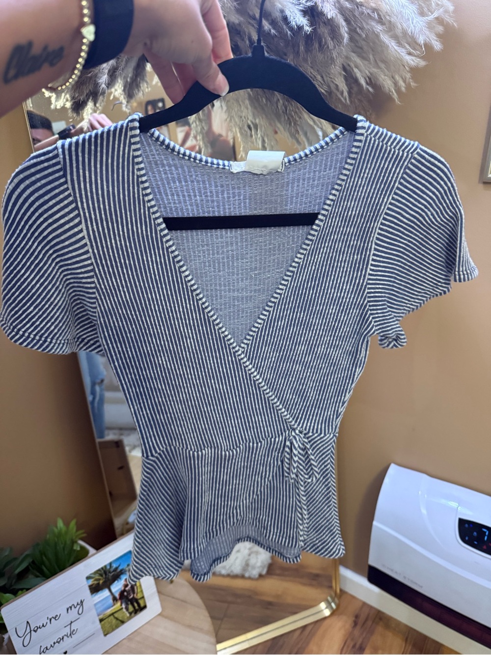 Women's Ruffle V-Neck Top - White - Picture 4 of 4